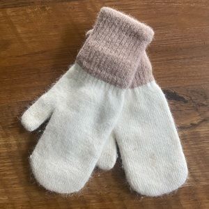 NWOT Mittens